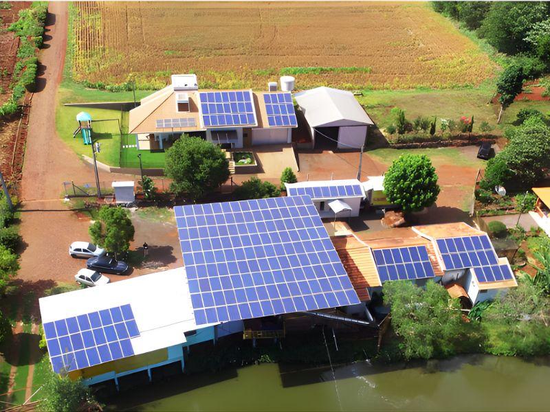 Projeto solar rural sobre açúde de peixes