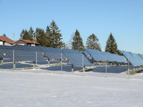 Usina Solar em meio à neve